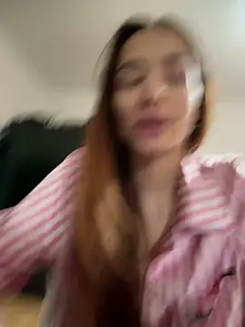 MiilaStarr élő XXX-chatje