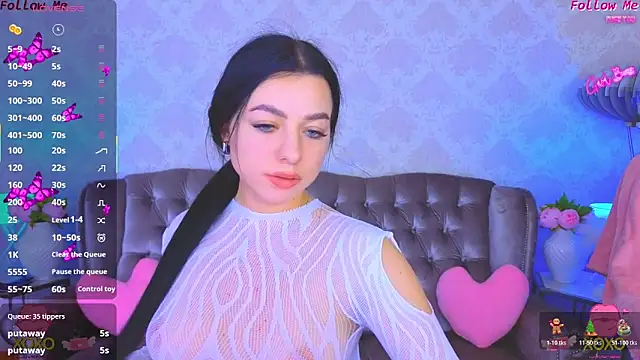 KitnissKiss Chat XXX in diretta