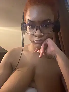 nickytheehawtie Adlı Modelin Canlı XXX Sohbeti