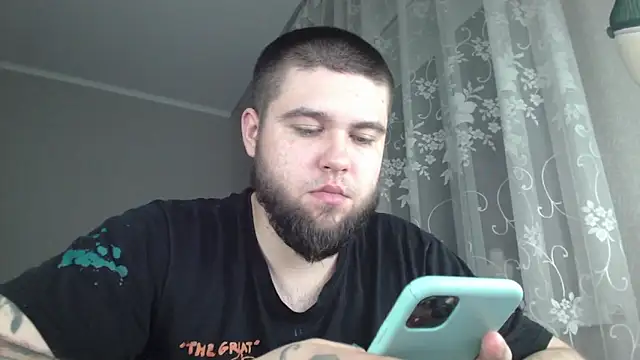 Ar4eewal élő XXX-chatje