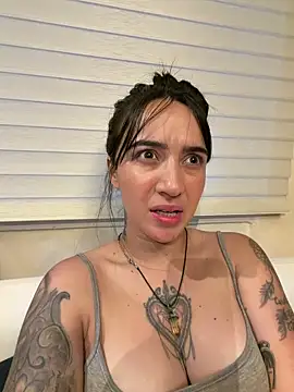 EmmyEvans1 Adlı Modelin Canlı XXX Sohbeti