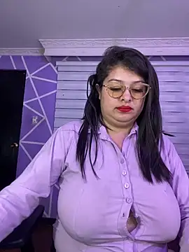MiiaaJoness' Webcam Show