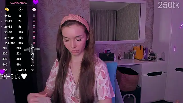 Chatroom XXX en direct de YonaBones