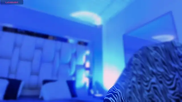 revenmiller_ Adlı Modelin Canlı XXX Sohbeti