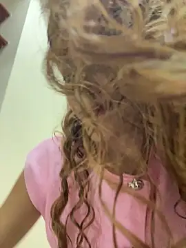 XXX chat uživo modela alana15