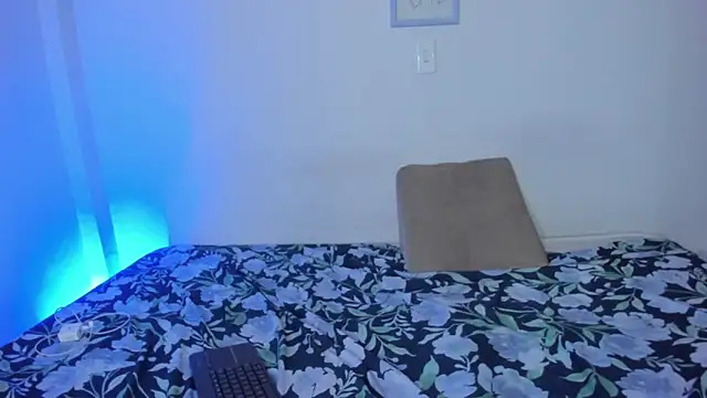 Chat +18 de Nikki__uwu ao vivo