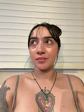 EmmyEvans1's Live XXX Chat