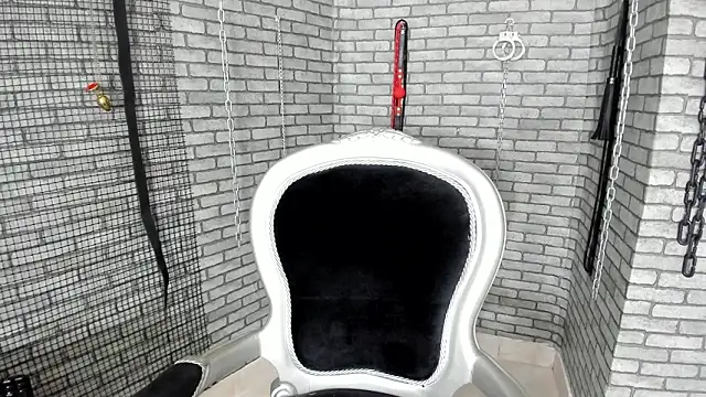 Briana_24: διαδικτυακό σόου στην κάμερα