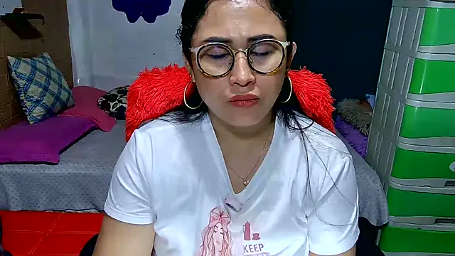 Ugly-Filipina's Live XXX Chat