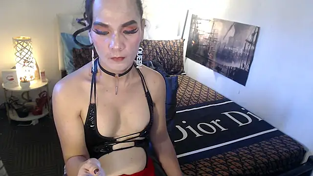 NinaDOM4CUM élő XXX-chatje