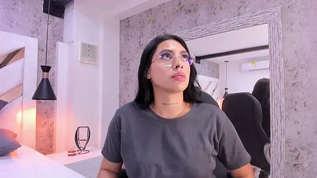 Chat +18 de Vanessa_Rain_ ao vivo