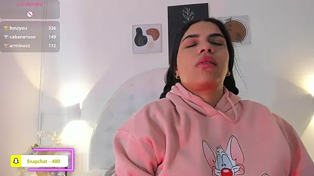 Umarani_ Live XXX-Chat