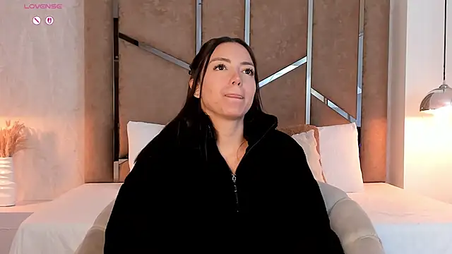 دردشة Megan-8 الجنسية المباشرة