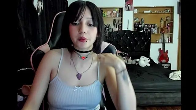 Maki_Zein_: διαδικτυακό σόου στην κάμερα