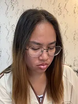 Ponthip 在線直播表演