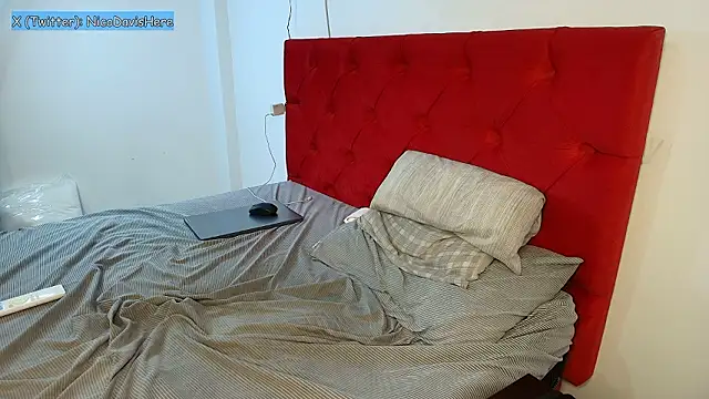 Živý XXX chat NicoDavisOfficial