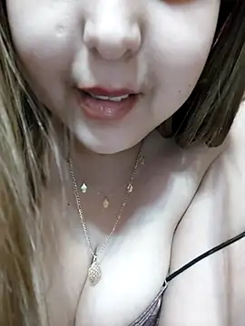 LOunNa-_SexxyのライブXXXチャット