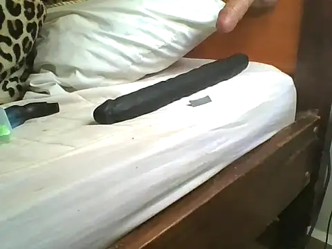 Skinoren's Live XXX Chat