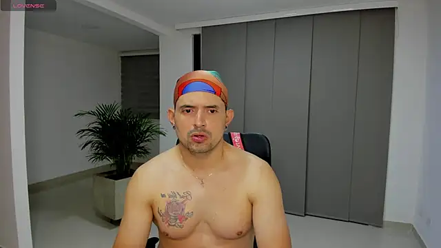 دردشة TroyeSavage الجنسية المباشرة