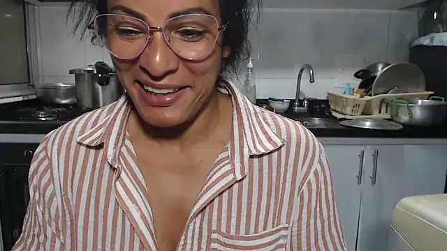 kateleyagrey Adlı Modelin Canlı XXX Sohbeti