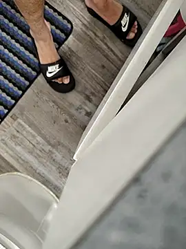 ellovol: διαδικτυακό σόου στην κάμερα