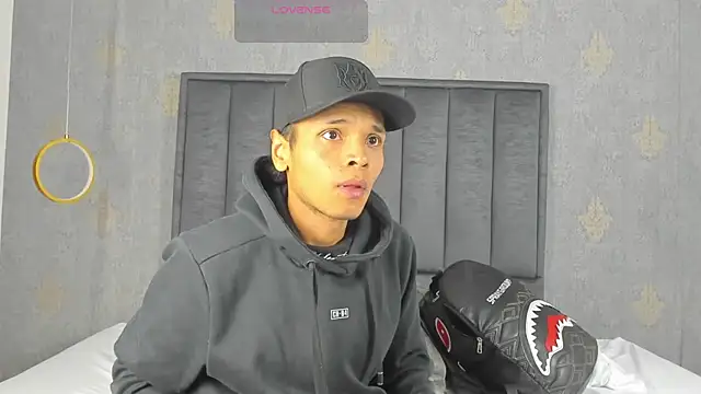 Živý XXX chat Alejandroo_Montenegro