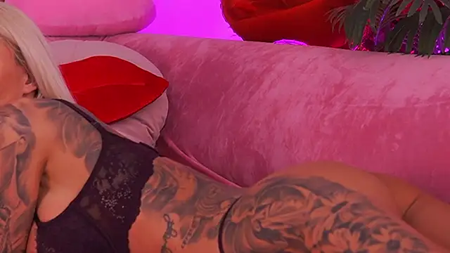 fallingangel élő XXX-chatje