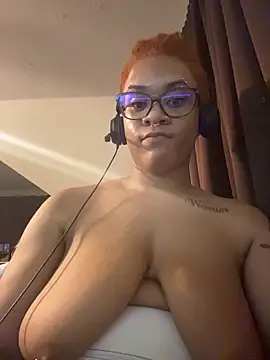 Živý XXX chat nickytheehawtie