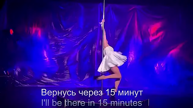 Show modela Louise-dance na web-kameri