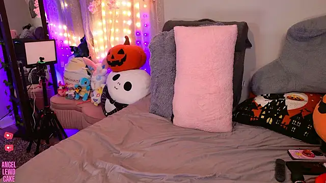 Angel-Lewd-Cake Chat XXX in diretta