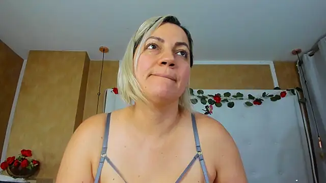 Chat +18 de Heidy_milf ao vivo