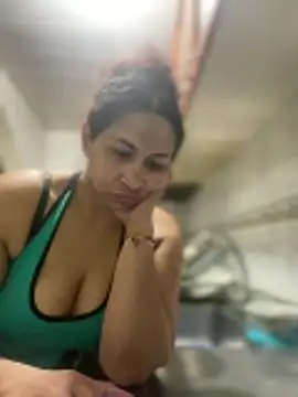 Carola-Ross Adlı Modelin Canlı XXX Sohbeti