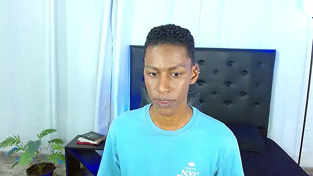 Chat +18 de maiki18_ ao vivo