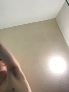 Andy12912 在線直播表演