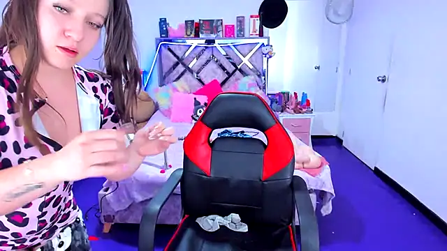 Luna_Analya élő XXX-chatje