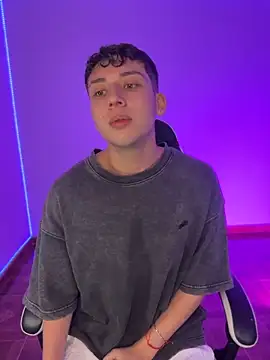 oliver_kyy Pertunjukan Webcam