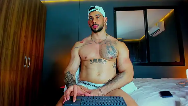 massimo_visconti's Live XXX Chat