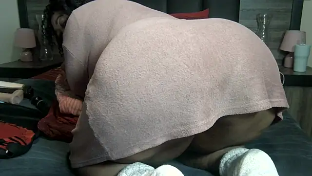BigButt-MomJ75 Show Webcam