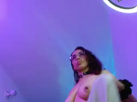 Angel_blackhot élő XXX-chatje