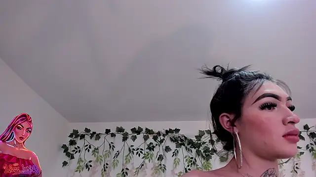 lizz_lunna Show in webcam