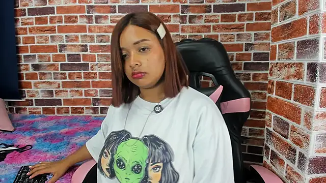 Sienna_Lux01 élő XXX-chatje