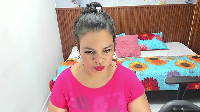 Cloe_35 élő XXX-chatje