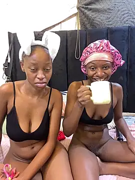 SexyPetitex25's Live XXX Chat