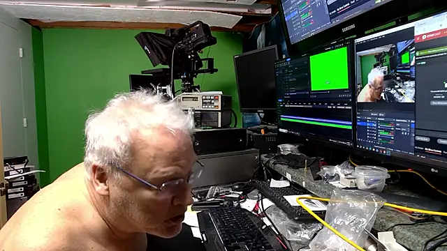 ButtCrackShowing-OOPS' Live XXX Chat