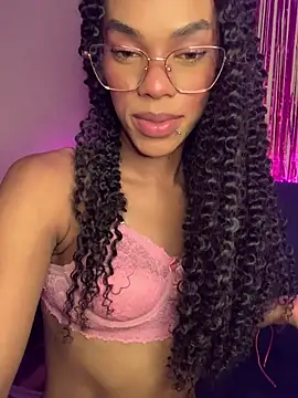 Chat +18 de Cammgirlmii ao vivo