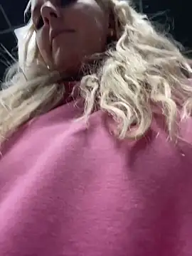 Chat +18 de MerlinDave ao vivo