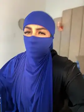 rashaaa_ Show in webcam