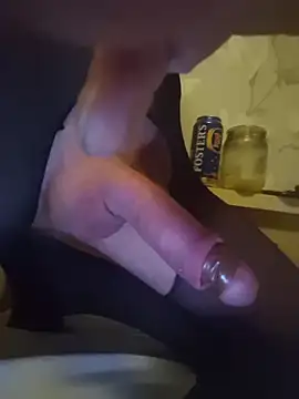 Hornynylonlad87: διαδικτυακό σόου στην κάμερα