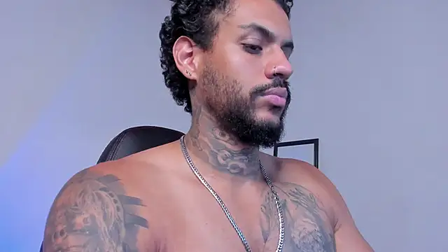 LuigiVitale_1 Adlı Modelin Canlı XXX Sohbeti