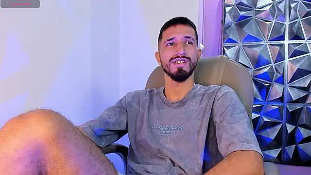 sam_bisex Adlı Modelin Canlı XXX Sohbeti